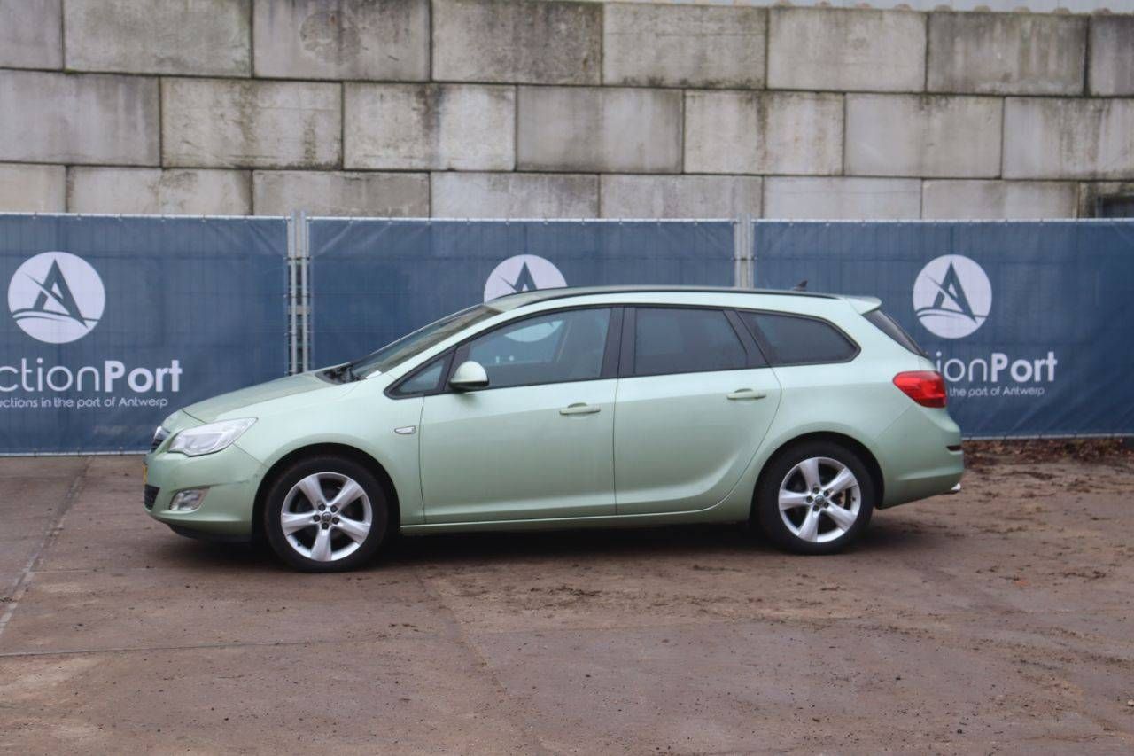 Stationwagen Opel Astra Sports Tourer Benzine 2011 (Marge)