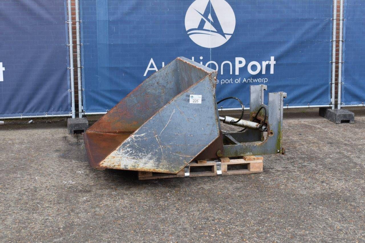 Excavator bucket attachment