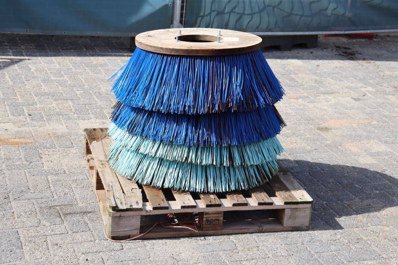 Party Sweeping brush attachment