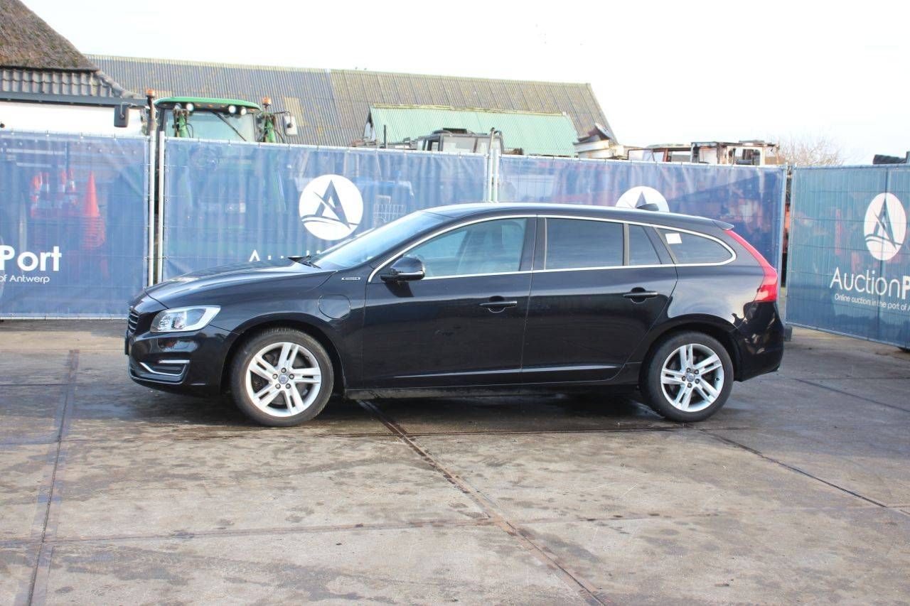 Volvo V60 D6 AWD Plug-in Hybrid Electric+Diesel 215hp 2014 (Margin)