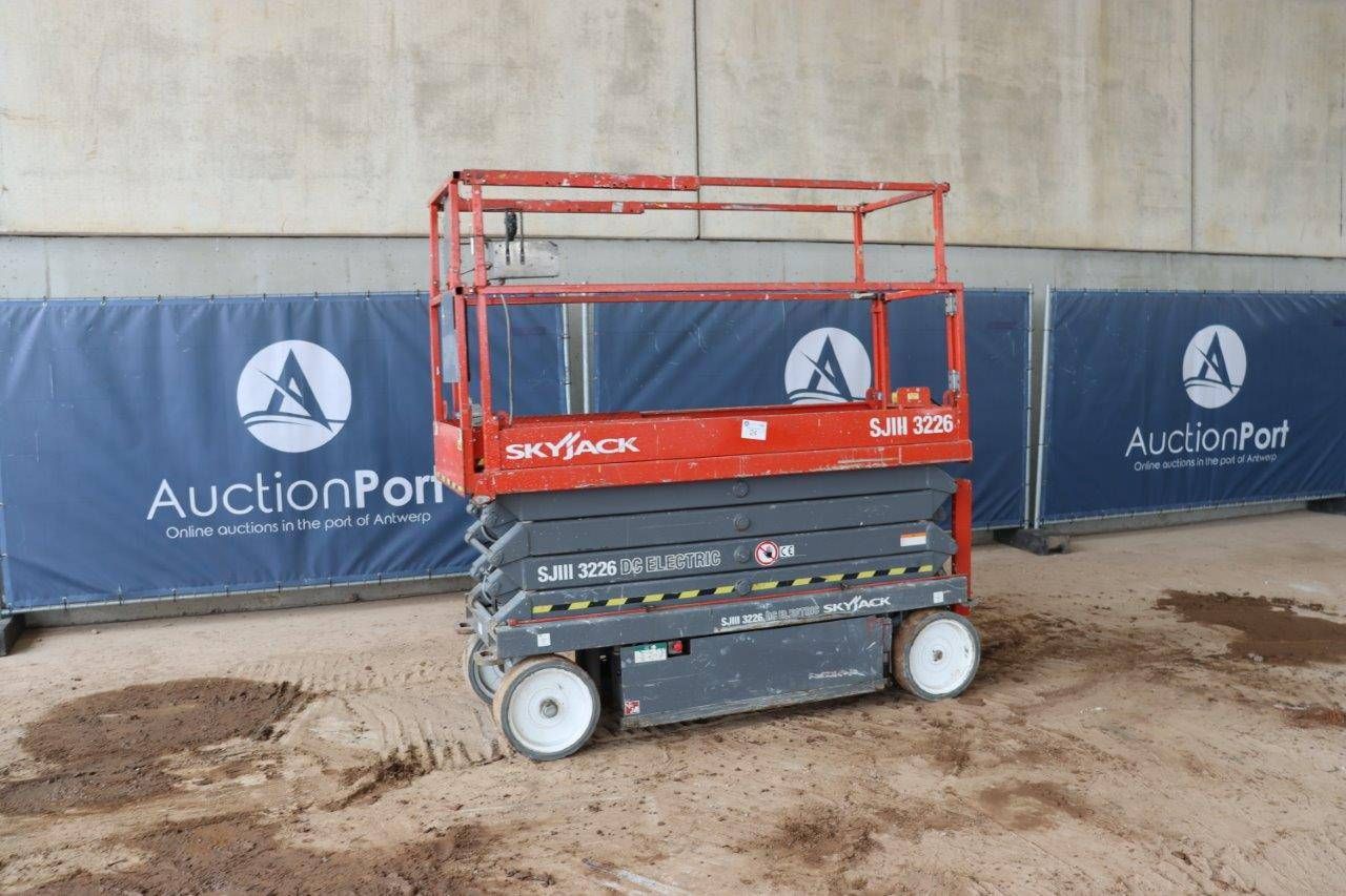 Scissor lift Skyjack SJIII 3226 Electric 9.9m