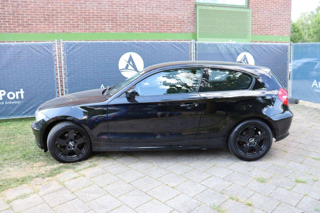 Passenger car BMW 116i Petrol 123hp 2010