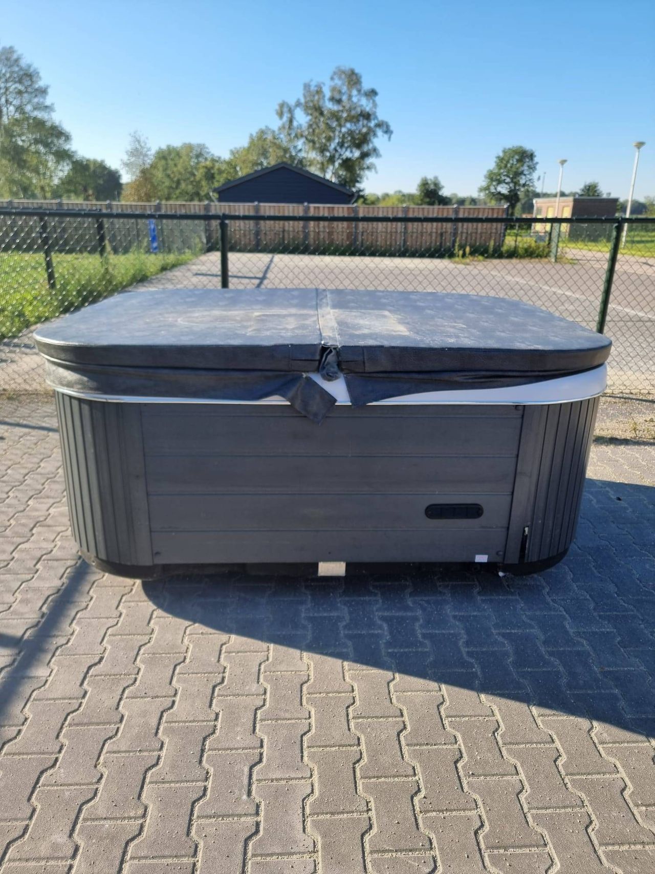 Jacuzzi Balbao 4p. 2.00 x 1.50 x 0.75m (Margin)