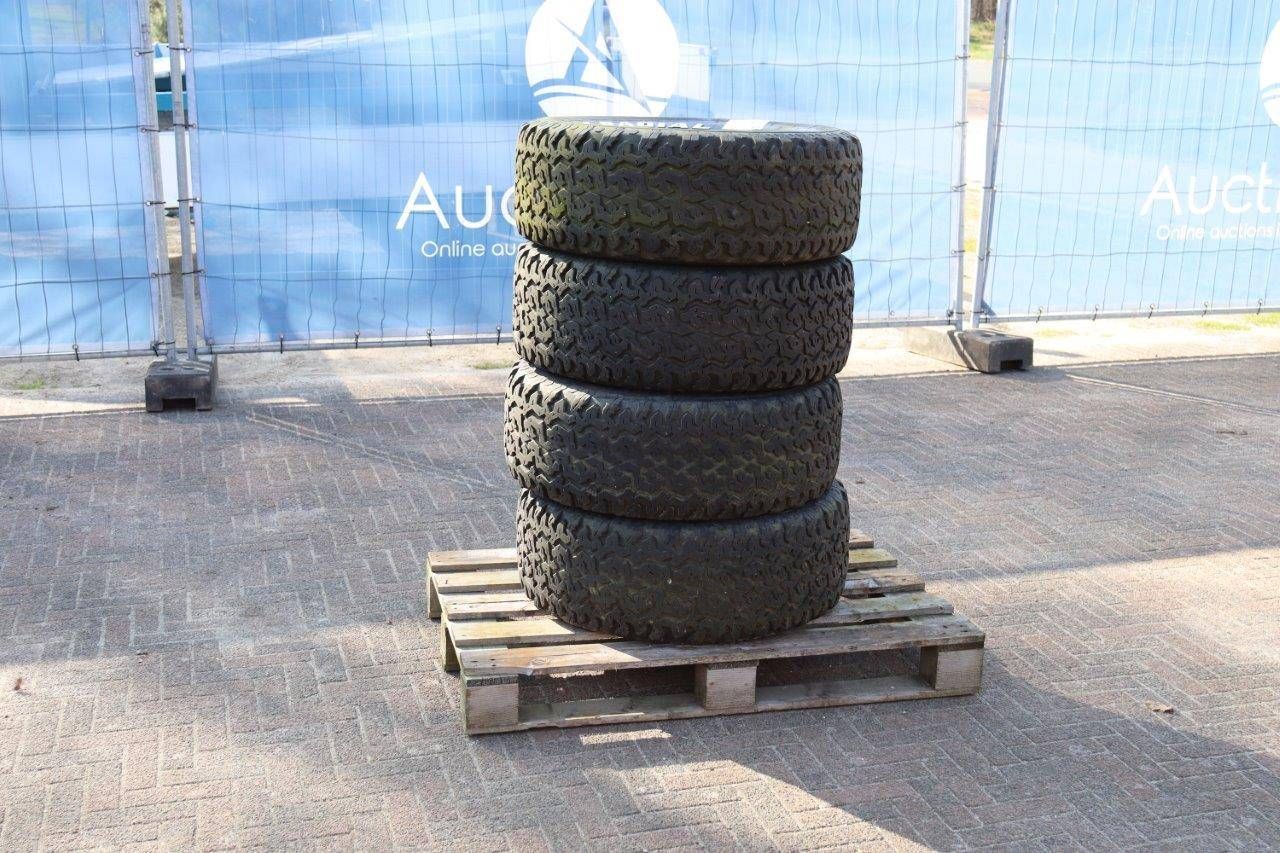 Tire set Radial 33x12.50R (Margin)