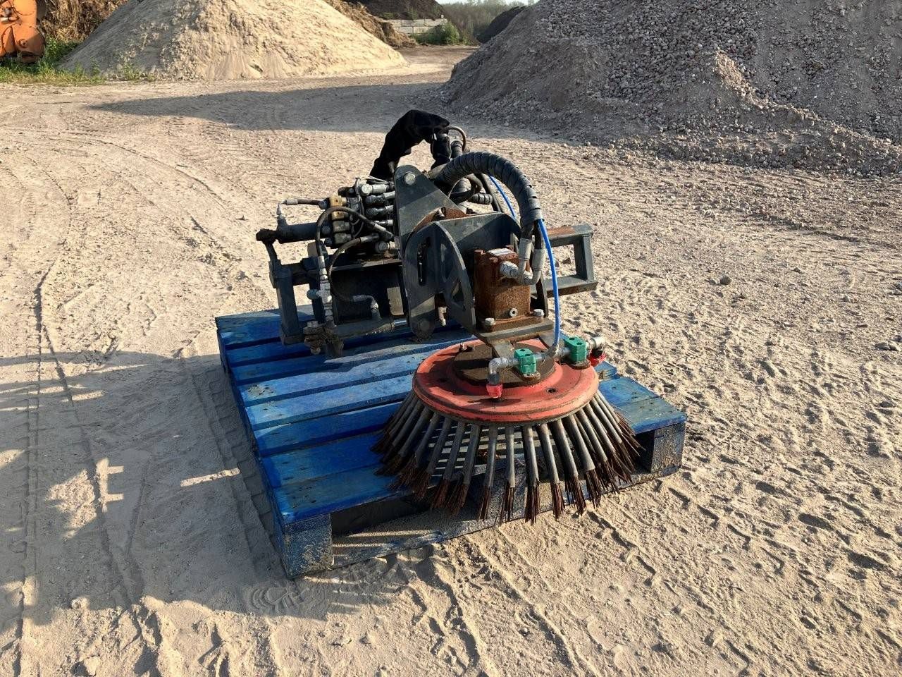 Hydraulic Weed Brush