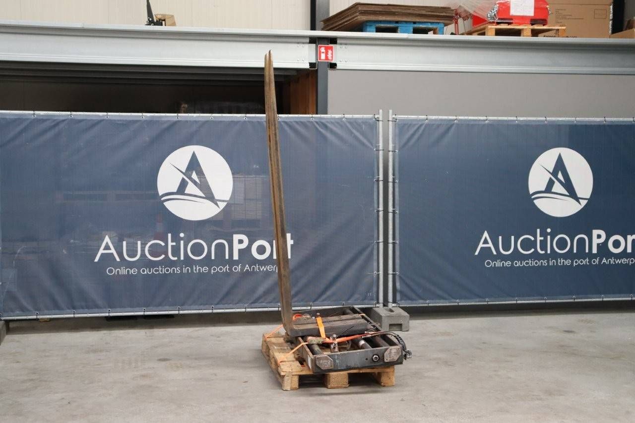Automatic fork positioner