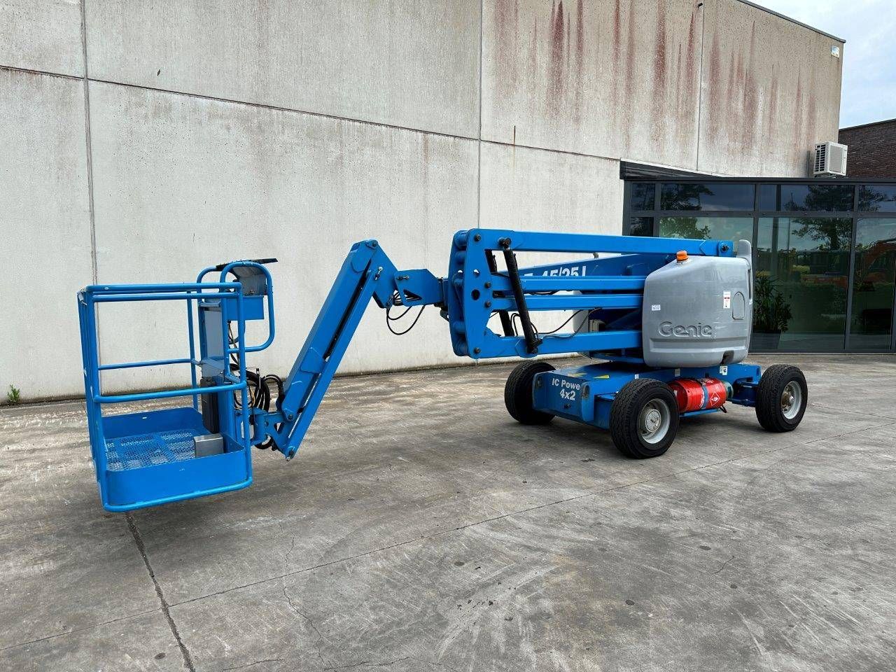 Telescopic articulated boom lift Genie Z45/25 LPG 227kg 15.94m 2006