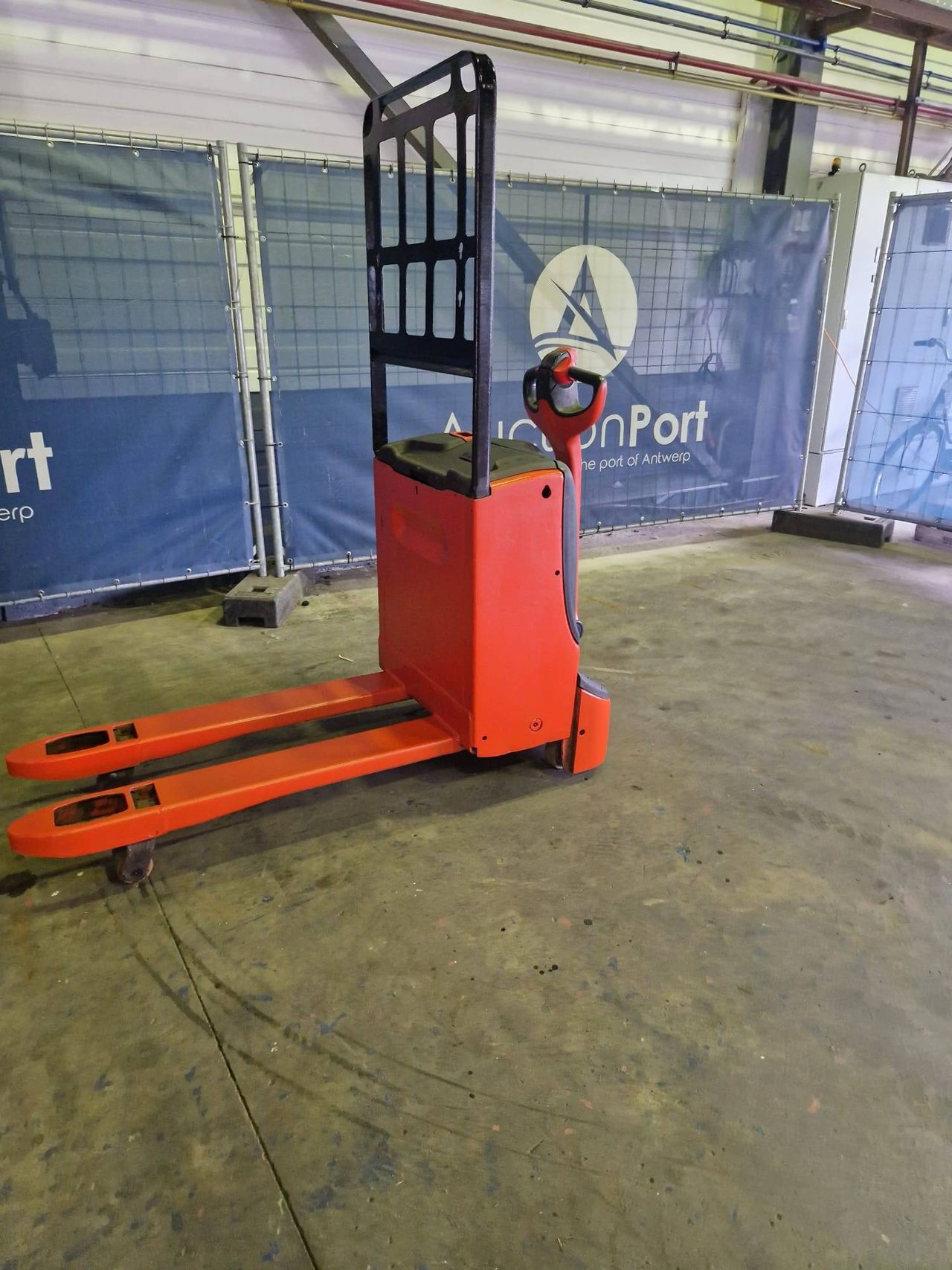 Linde pallet truck 