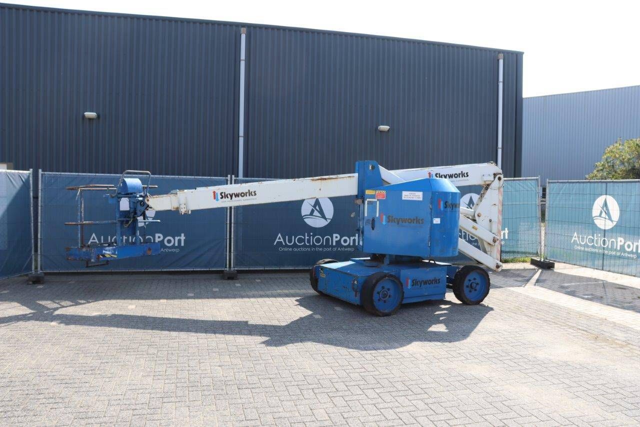 Articulated boom lift Liftlux GT133E2WD Electric 265kg 14.3m 1997