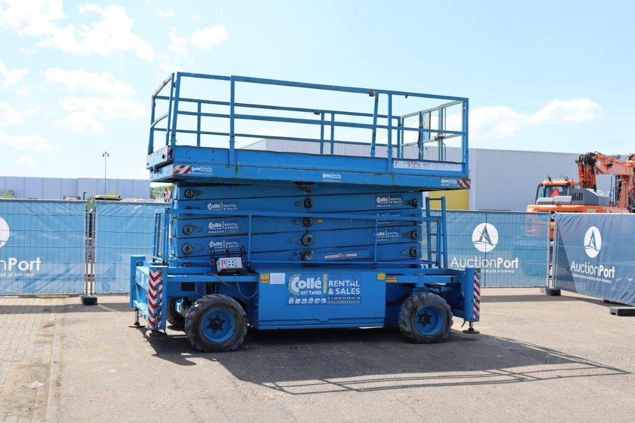 Scissor lift Holland Lift B195DL25 Diesel 500kg 21.5m 2009