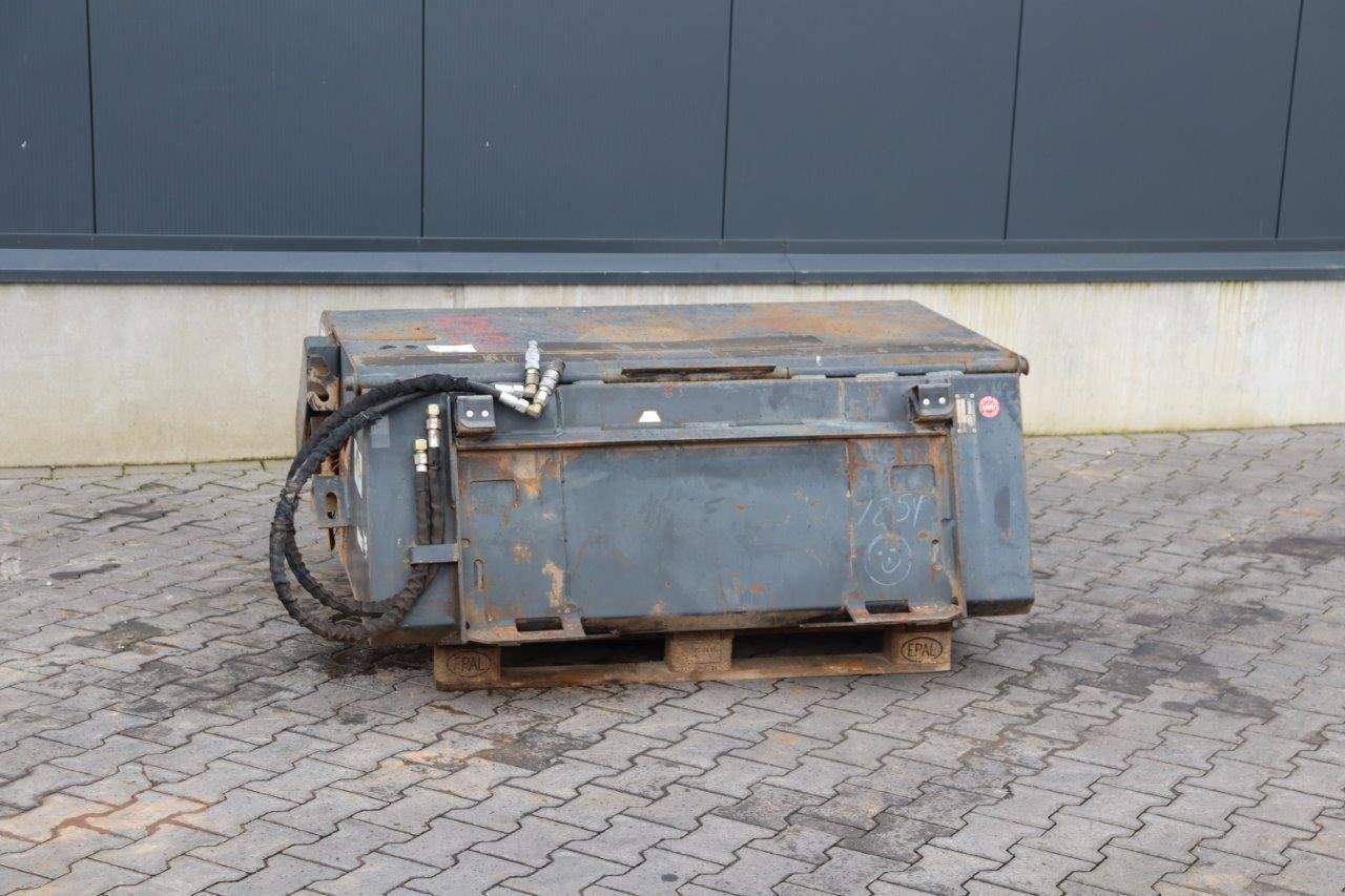 Sweeping brush attachment Bobcat KM02