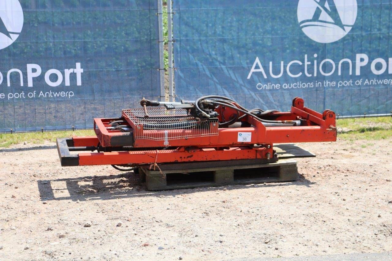 Staadegaard lifting mast with box clamp for tractor