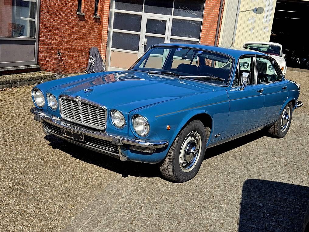 Jaguar XJ 4.2 Manual 4-Speed Overdrive Petrol 1978 (Margin)