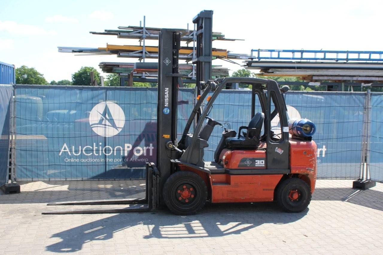Forklift Nissan USD02A30PQ LPG 3000kg 6.0m 2000