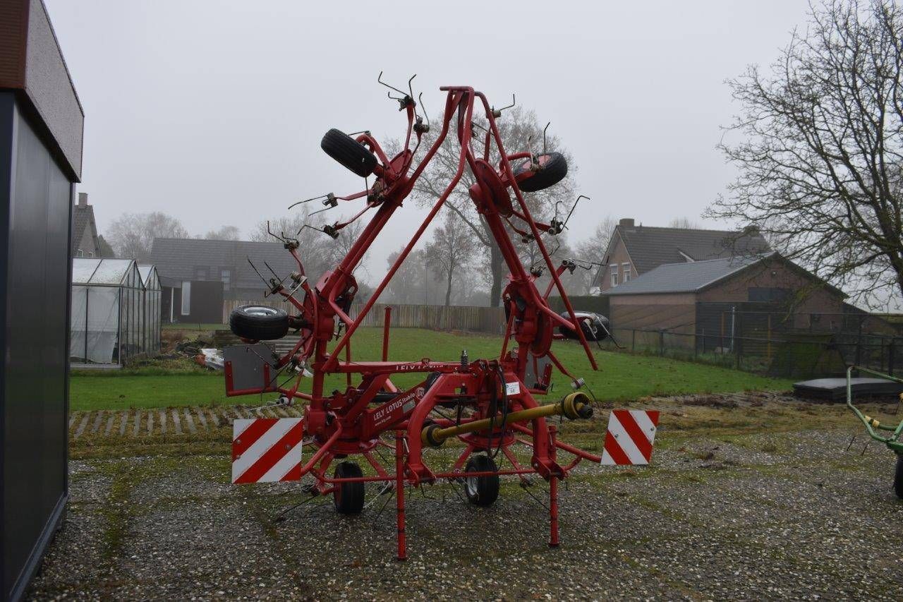 Hay tedder Lely Lotus 675