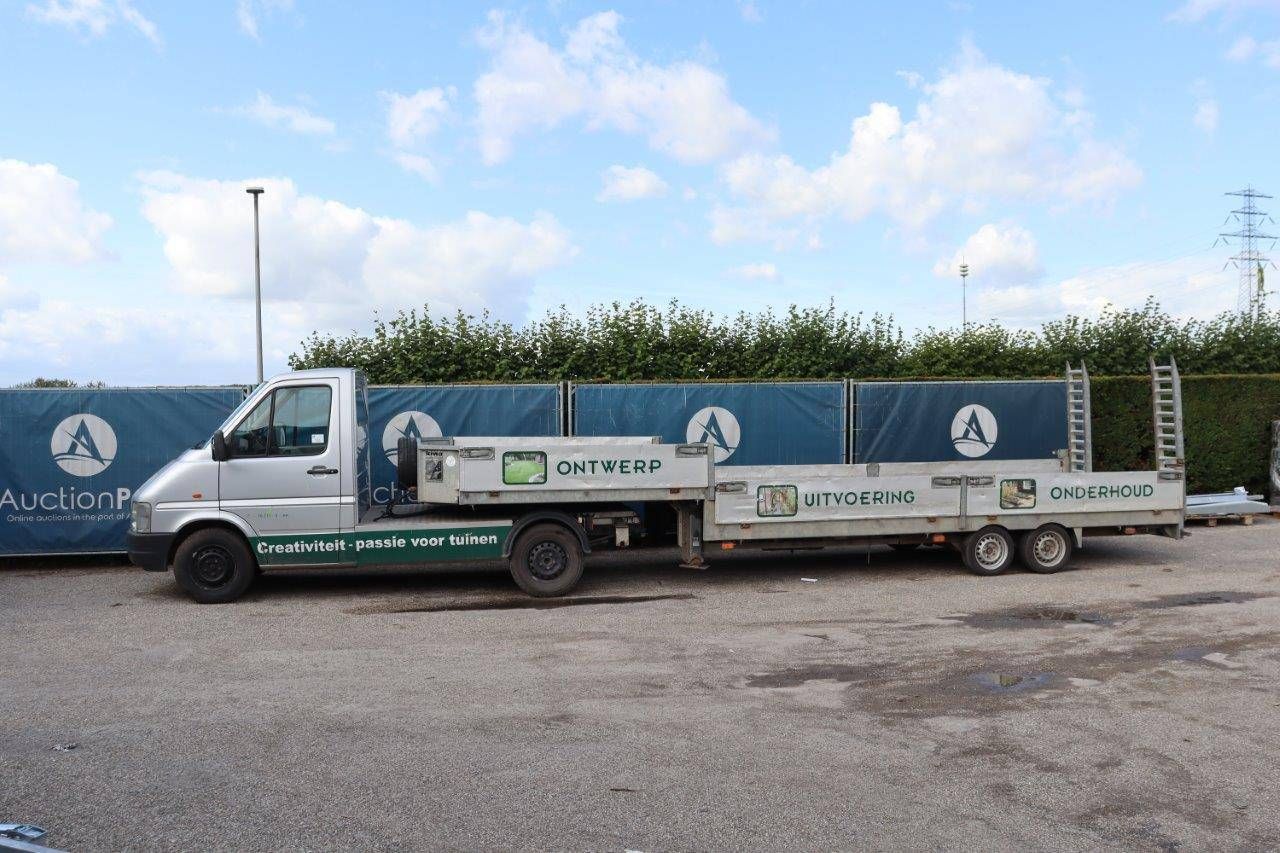 Tractor Volkswagen TDI Diesel 109hp 2003 with semi low loader