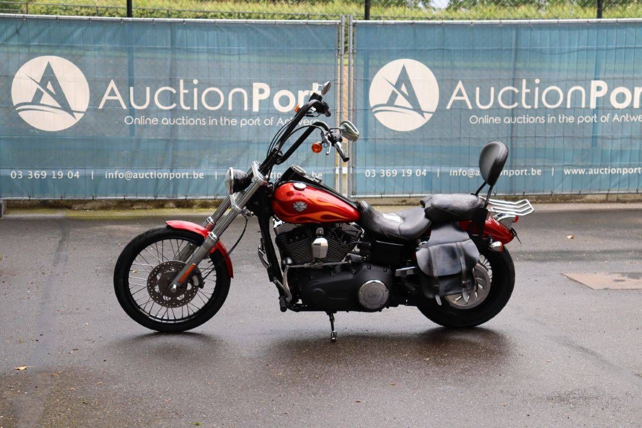 Motorrad Harley Davidson Dyna Wide Glide Benzin 2013