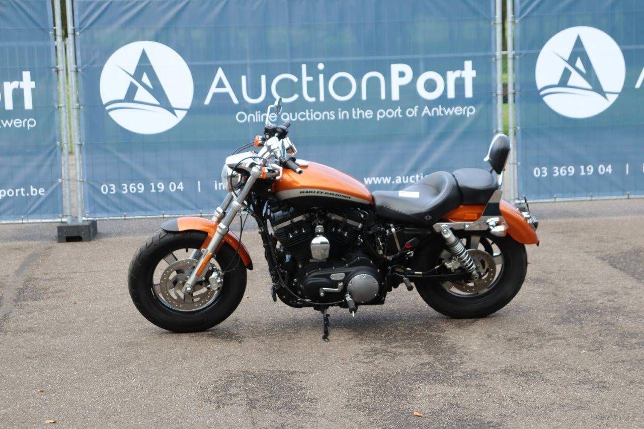 Motorcycle Harley-Davidson Sportster XL1200 Custom 2016
