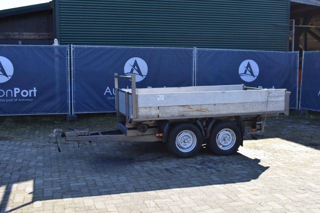 Trailer with tipping function