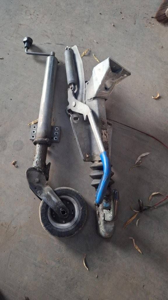 Knott KF20 overrun brake and nose wheel