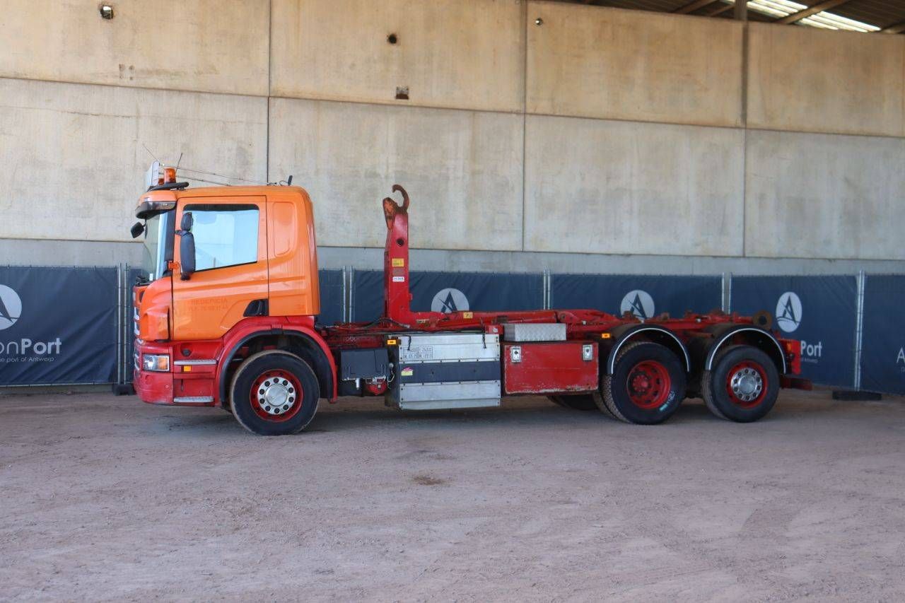 Sistema di sollevamento a gancio per camion Scania P 340