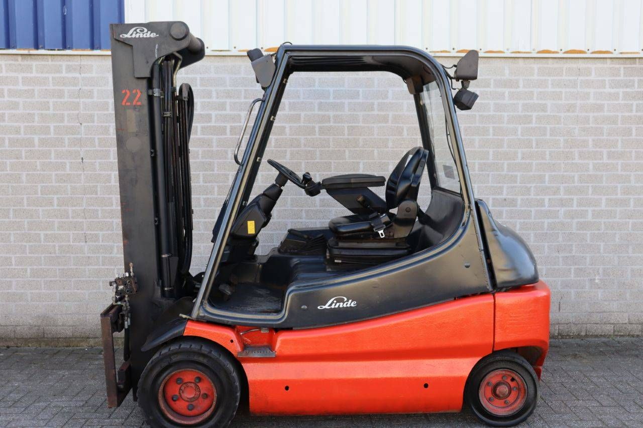 Linde E30-02 Electric Forklift 3000kg 2003
