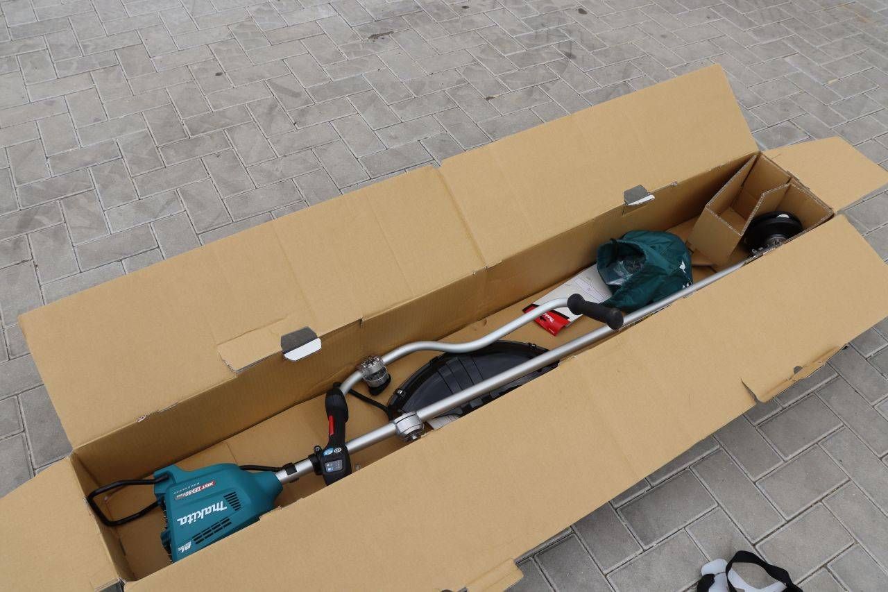 Roçadeira sem fio Makita UR012G elétrica 80V nova na caixa