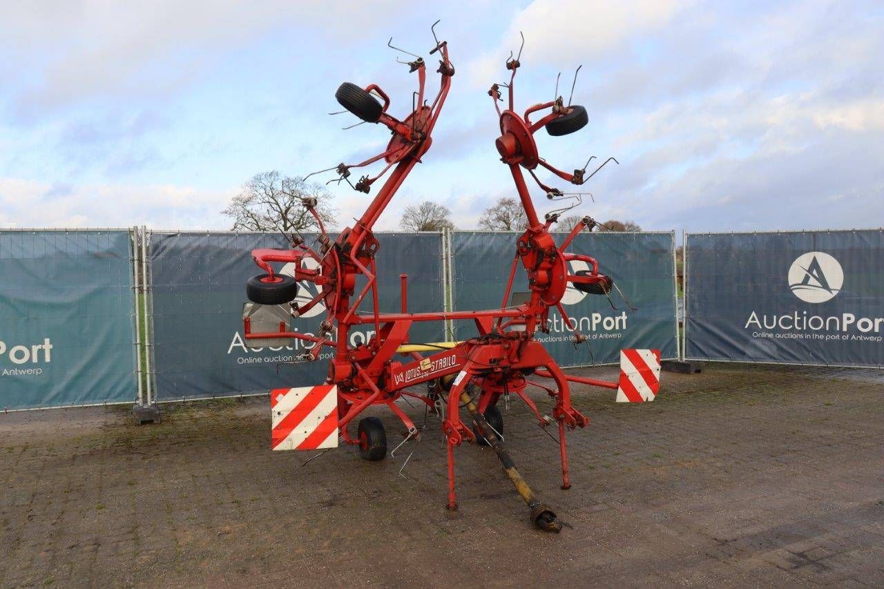 Hay tedder Lely Lotus Stabilo 675 955kg