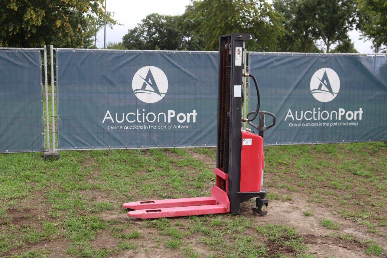 Carrello elevatore elettrico SPM1030, portata 1000 kg, altezza 3,0 m, anno di produzione 2012.