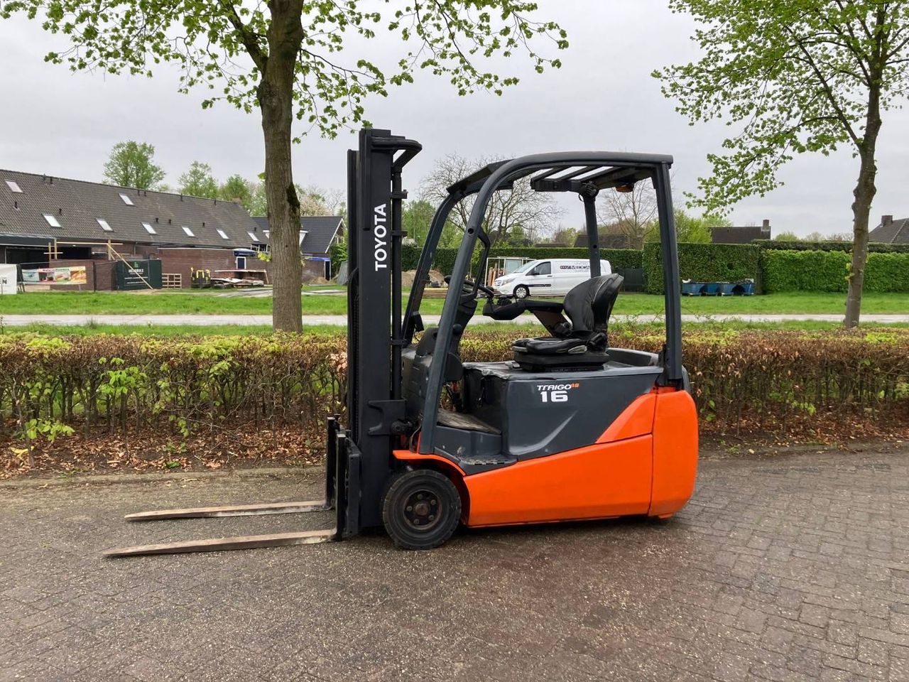 Forklift Toyota 8FBET16 Electric 1600kg 3.3m 2014