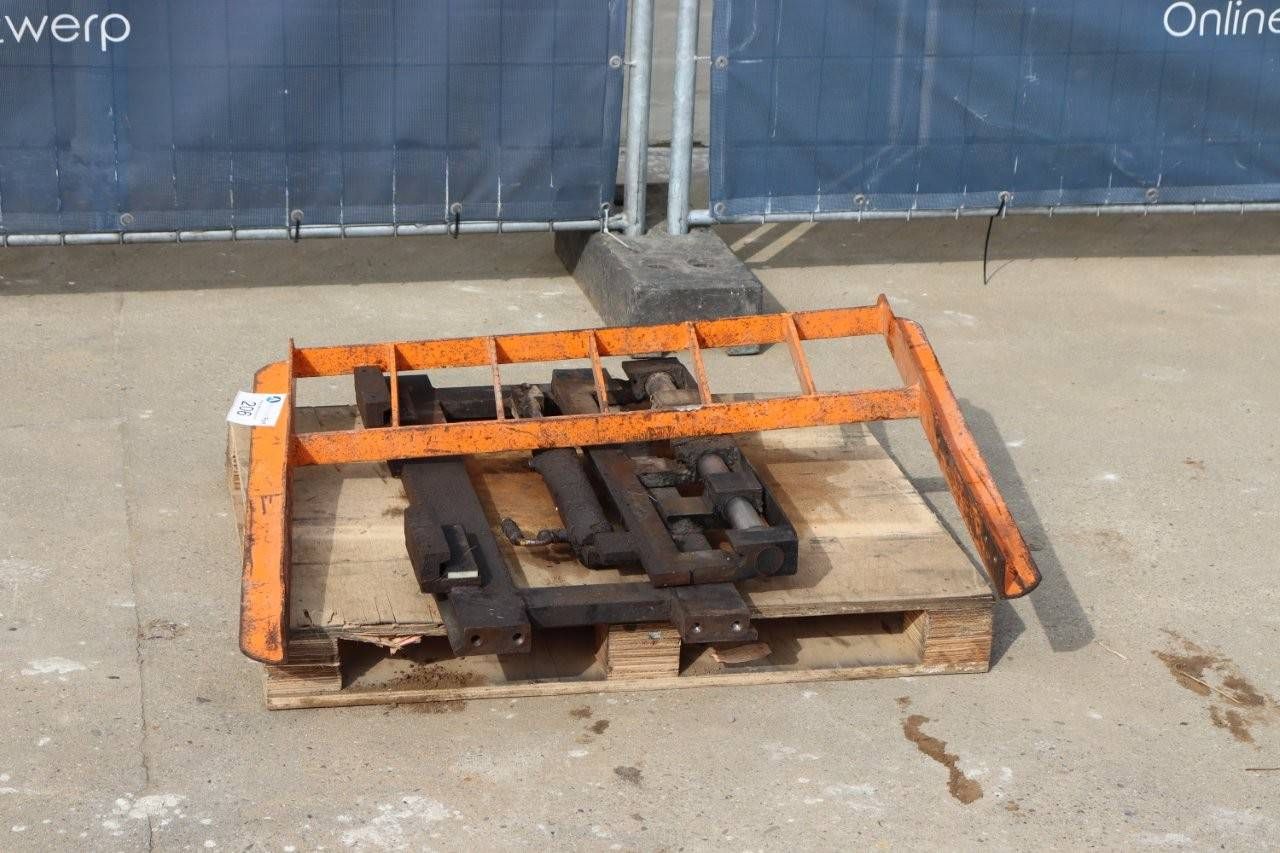 Fork carriage with sideshift