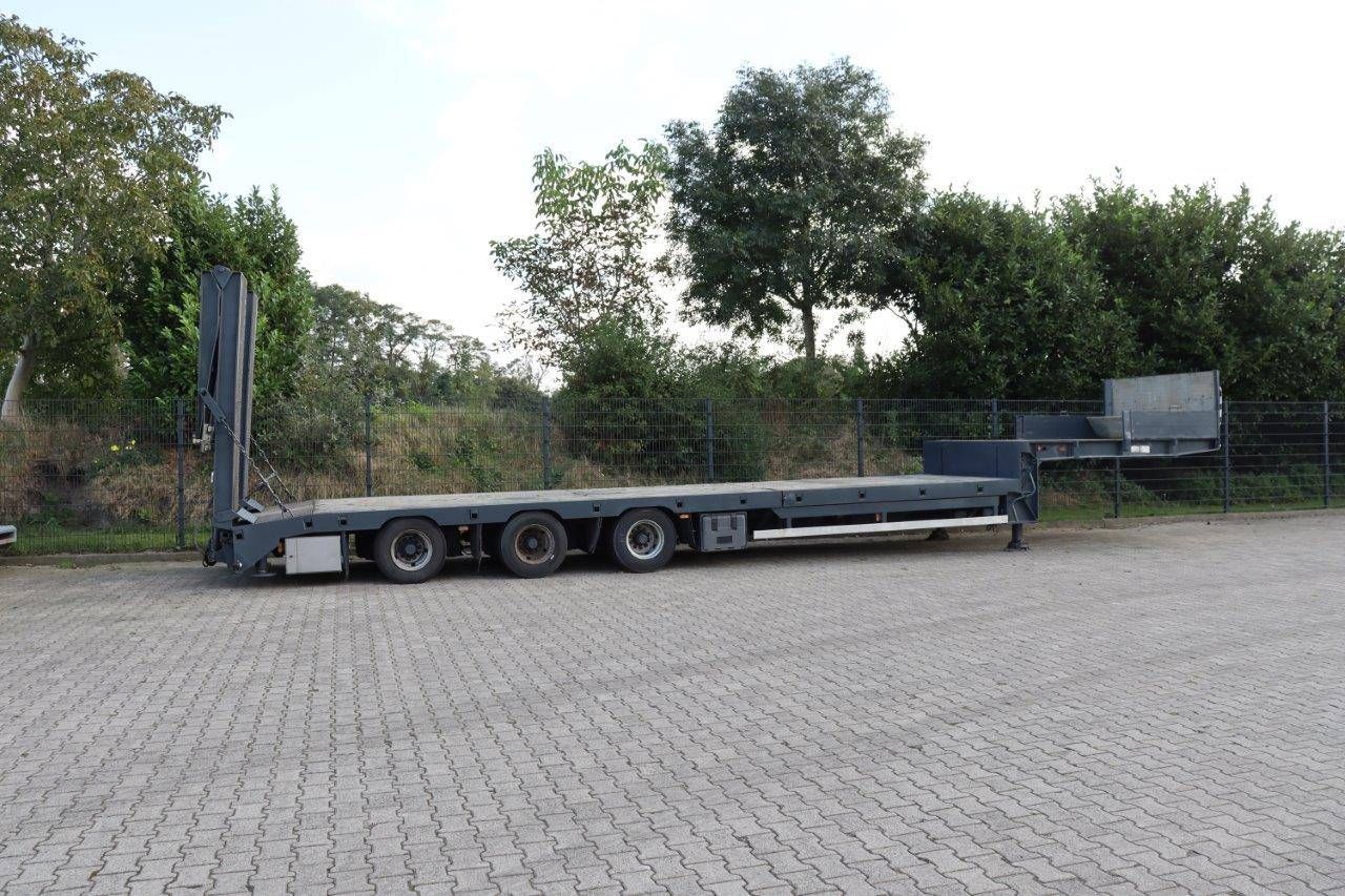 Semi Low Loader Meusburger MTS-3 45000kg 2009
