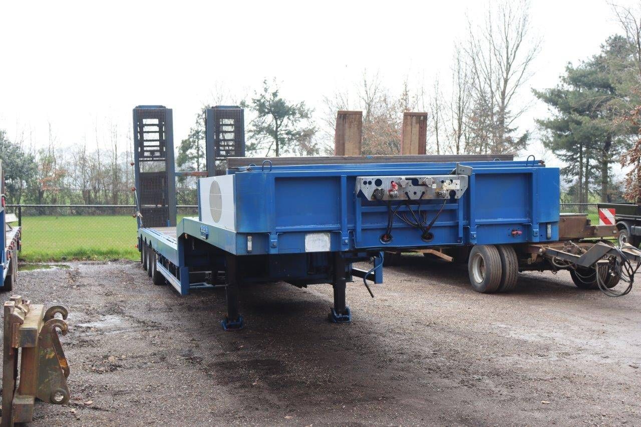 <div>Brand: JCB</div><div> Type: 8085</div><div> Serial number: JCB08085C01071579</div><div> Year of construction: 2010</div><div> Fuel: diesel</div><div> Engine power: 43kW</div><div> Quick change: no</div><div> Operating hours read: 90-125h</div><div> Machine weight: 8121kg</div><div> Undercarriage: caterpillars</div><div> Color yellow</div><div><br></div><div> Options:</div><div> Front and rear windshield wiper</div><div> Closed cabin</div><div> Front work lights</div><div> Rear view mirror</div><div><br></div><div> Machine description:</div><div> Machine starts, drives and performs all functions / arm does not swing!</div>