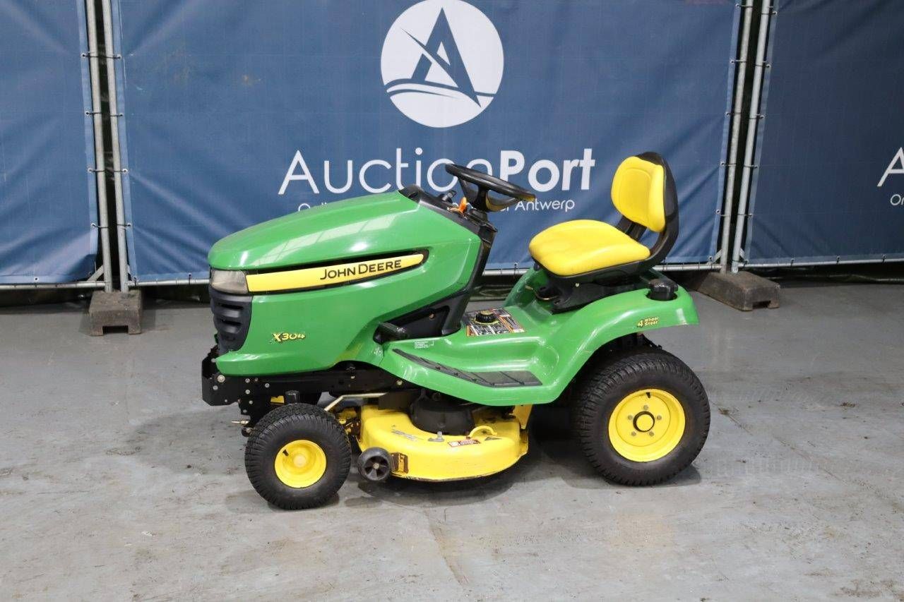 Riding mower John Deere X304 Petrol