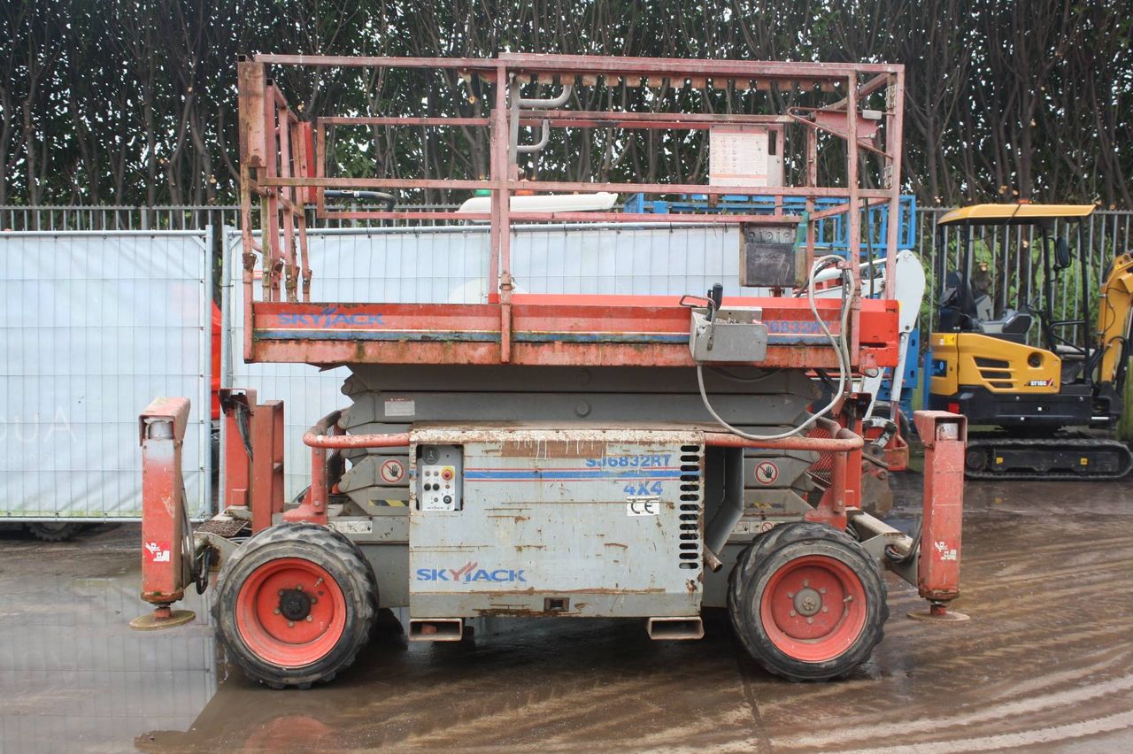 Scissor Lift Skyjack SJ6832RT Diesel 9.7m 2015