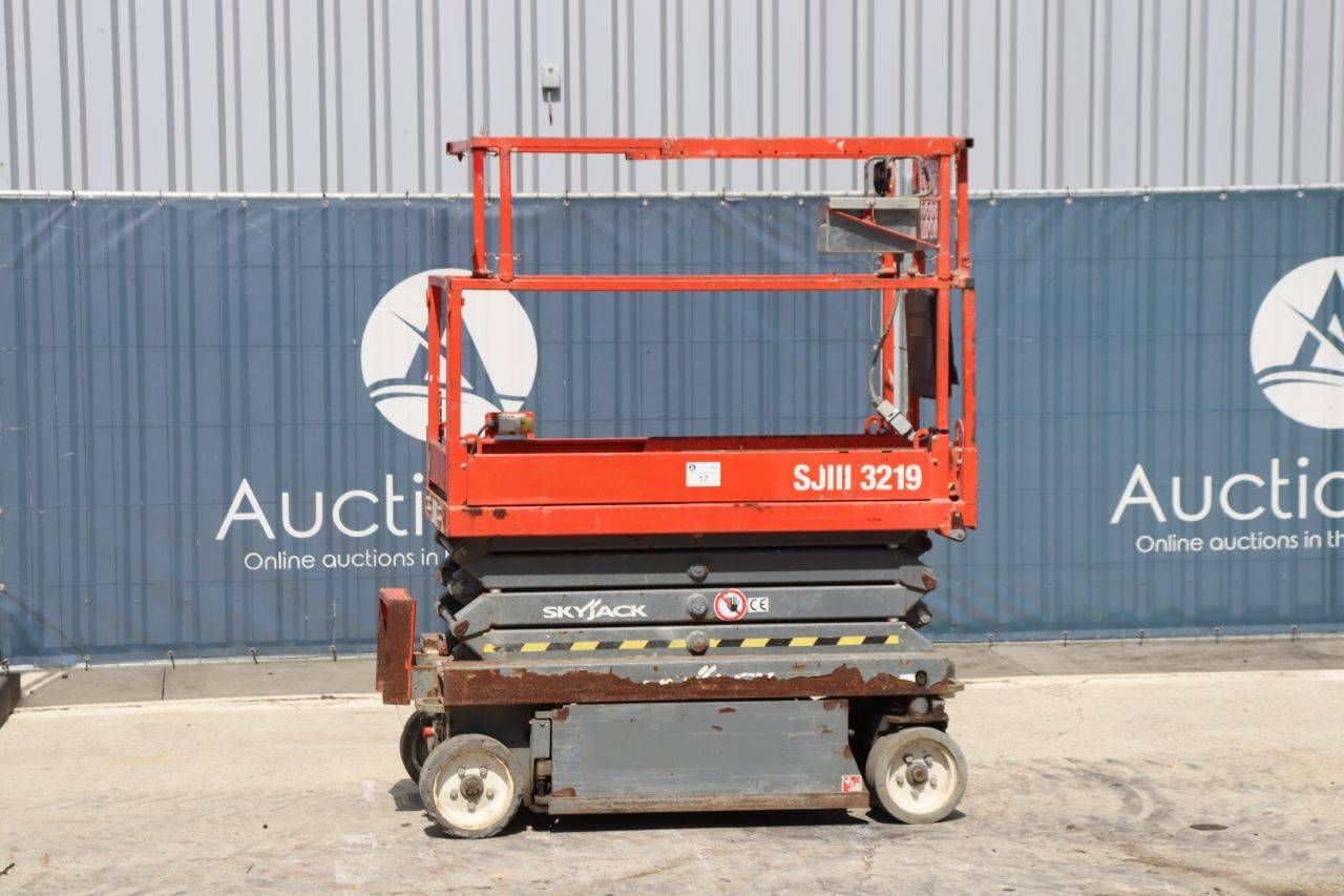 Scissor Lift Skyjack SJIII 3219 Electric 7.62m 2016