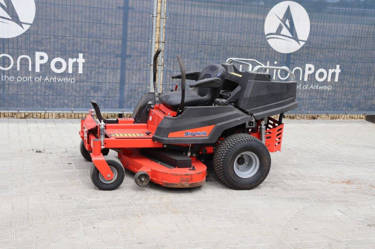 Cortador de grama autopropelido com giro zero Simplicity Courier a gasolina