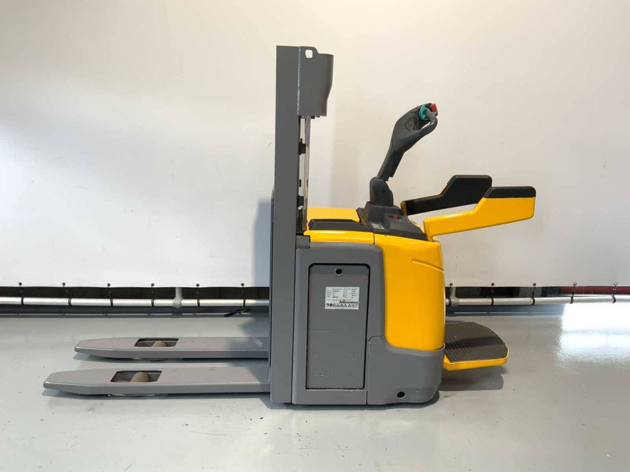 Stacker Jungheinrich ERC212 Electric 1200kg 2.5m 2018