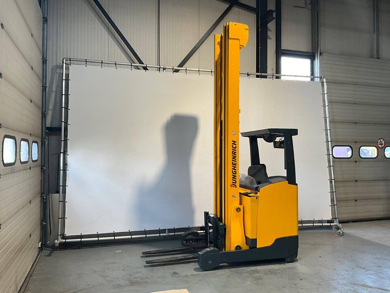 Reach truck Jungheinrich ETV216 Electric 1600kg 10.25m 2014
