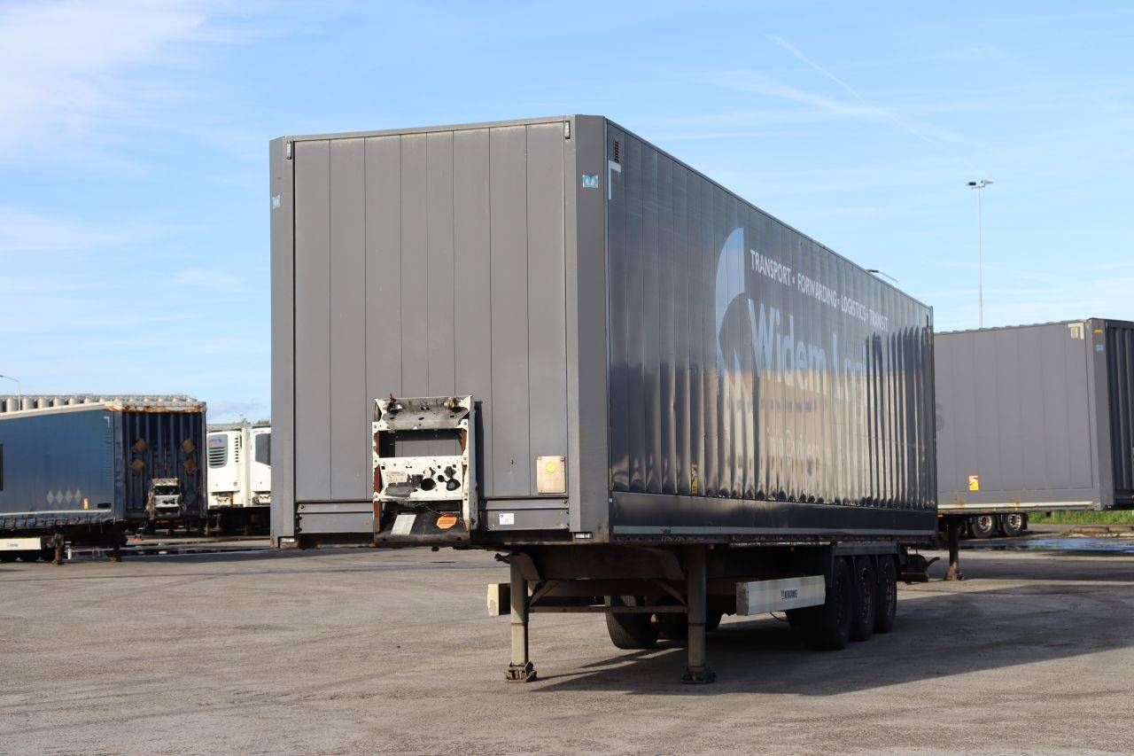 Semi-remorque fermée Krone SD 39000kg