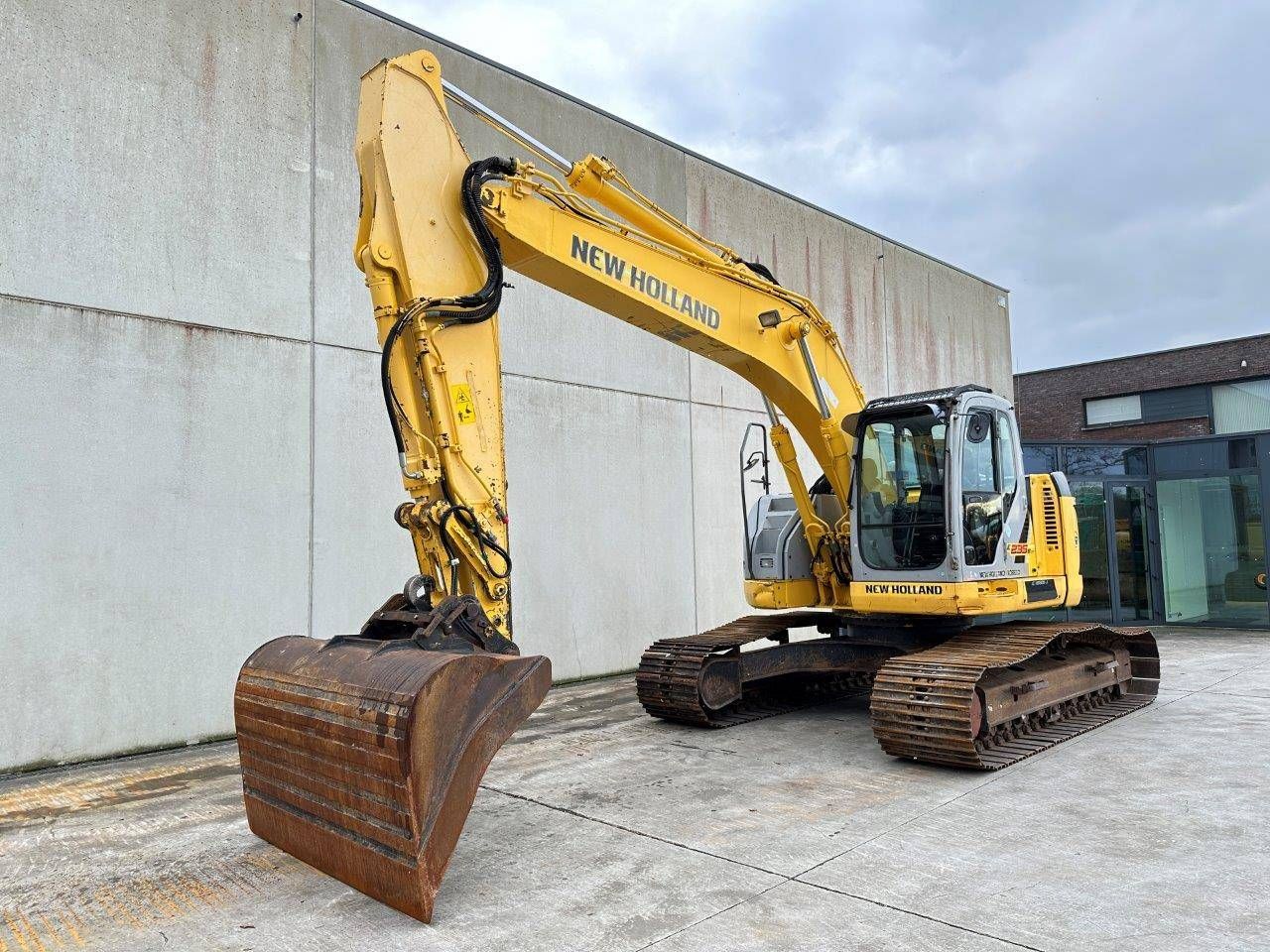 Crawler excavator New Holland Kobelko E235BSR-2 Diesel 165hp 2007
