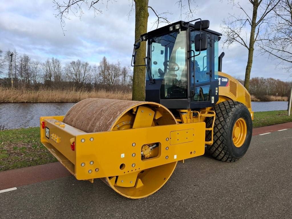 Roller Caterpillar CS66B Diesel 2019