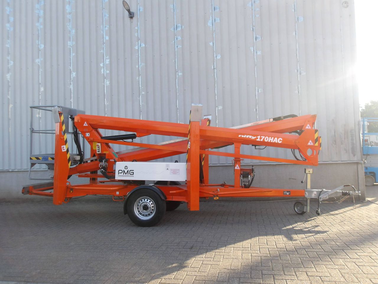 Trailer-mounted aerial platform Nifty 170HAC Electric 17.10m 2011