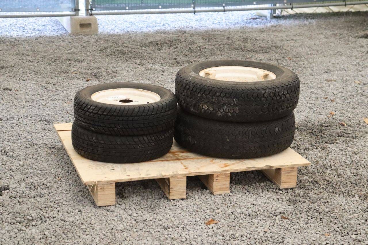 Lot of lawn tires on rim Kubota 4 pieces (Margin)