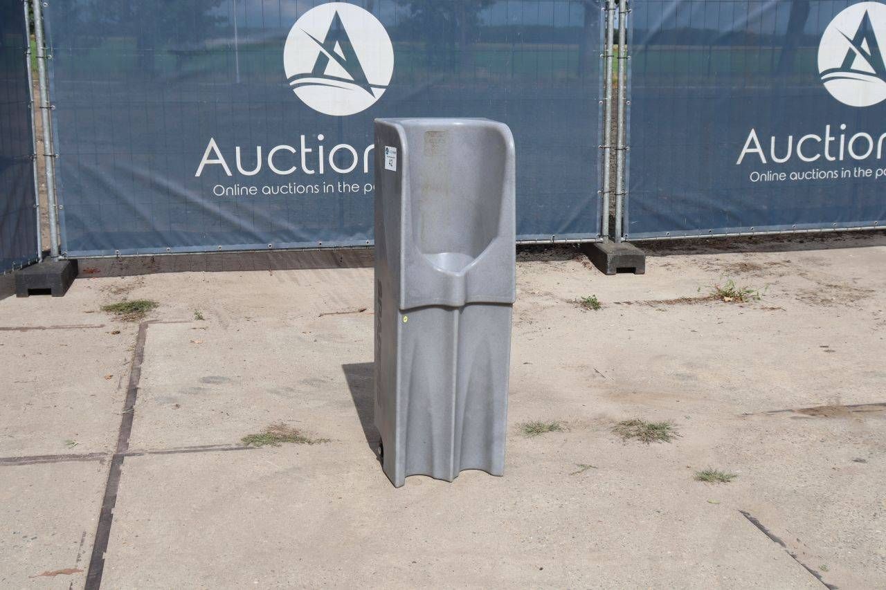 Mobile plastic one-man urinal