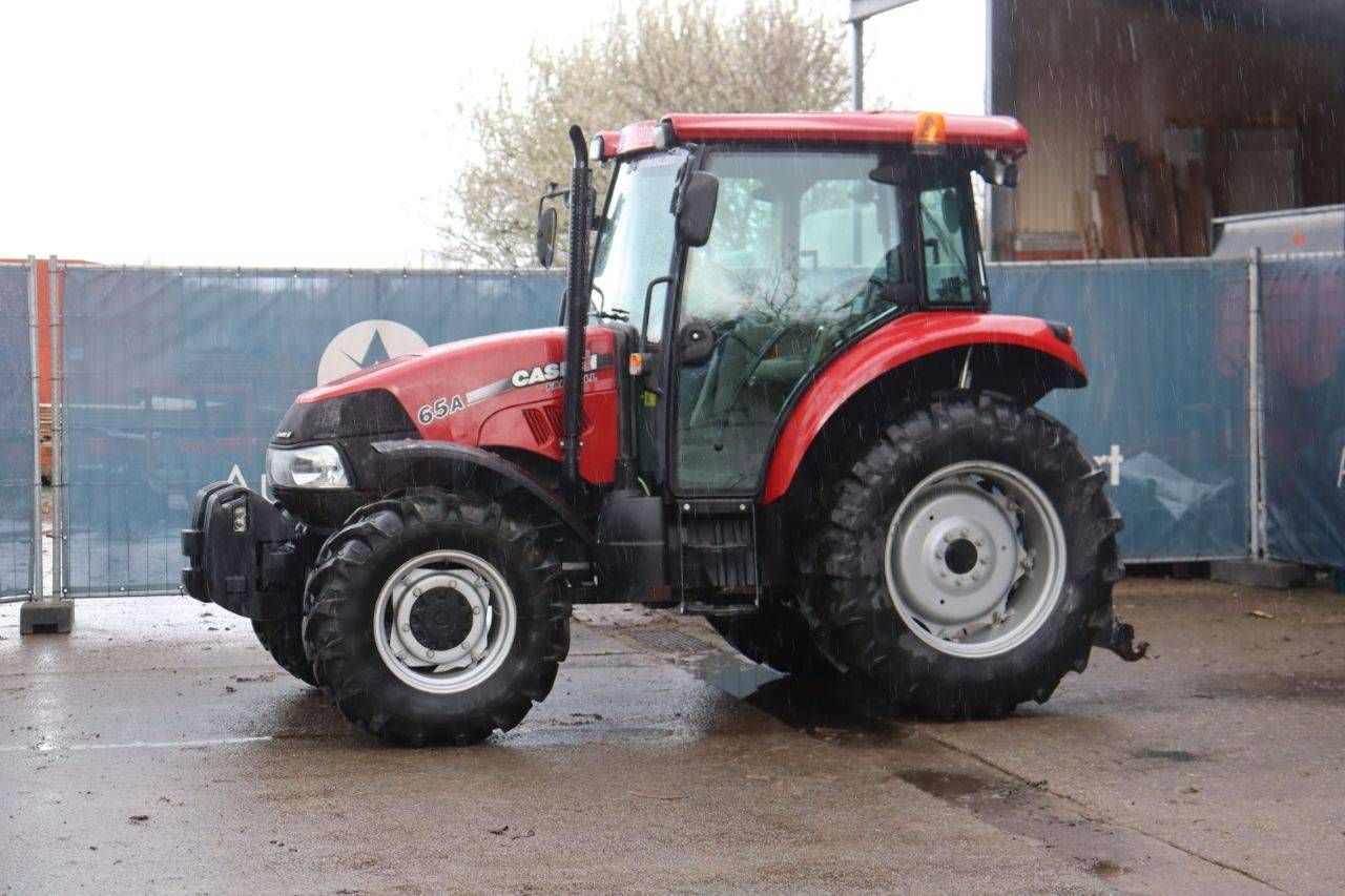 Tractor Case IH Farmall 65A 4WD 216h Diesel 2014 (Margin)