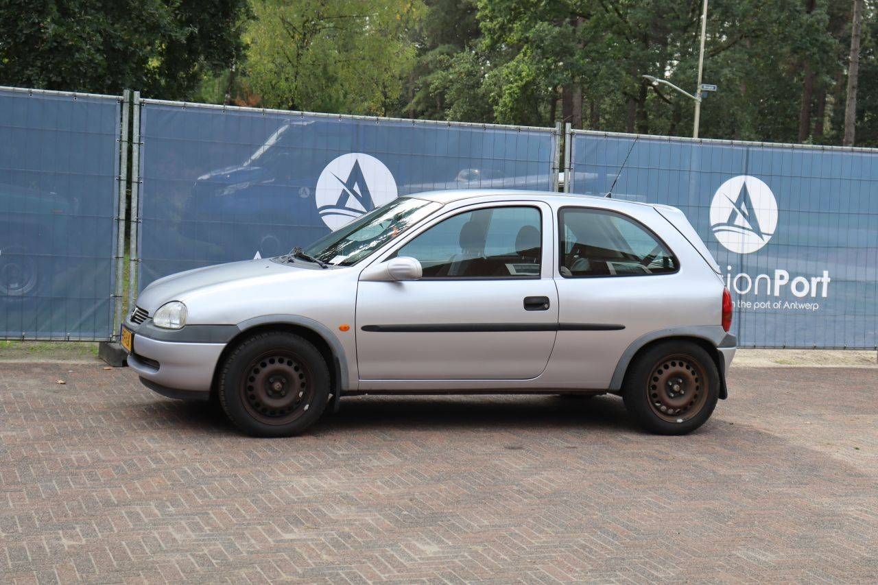 Passenger car Opel Corsa 1.2 16V Petrol 1998