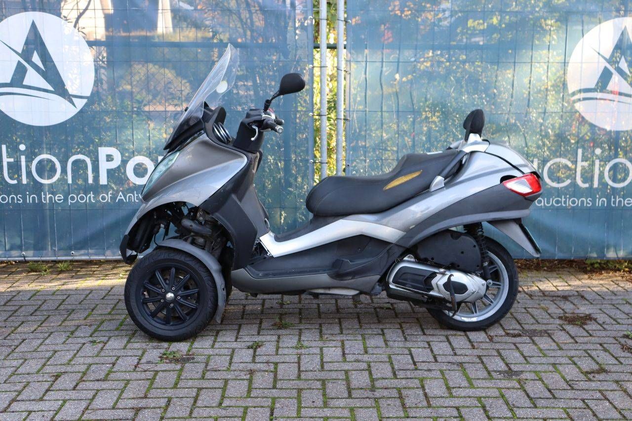 Scooter Piaggio MP3 125ie de gasolina de 15 CV