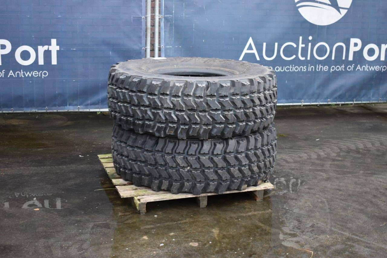Set of tires Goodyear 395/85R20
