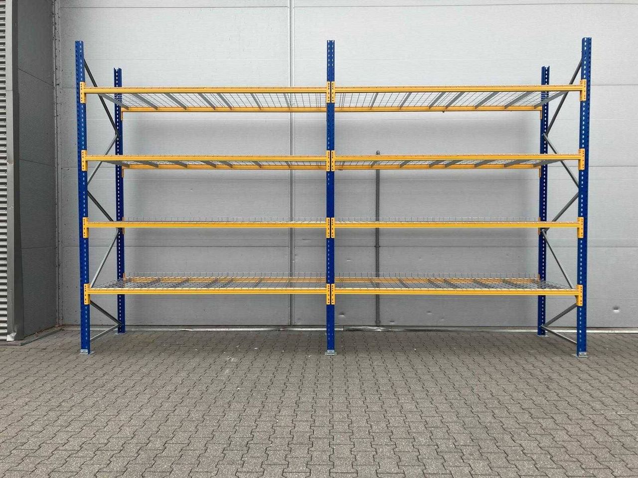 Jungheinrich 3x16 pallet rack with inlay grids